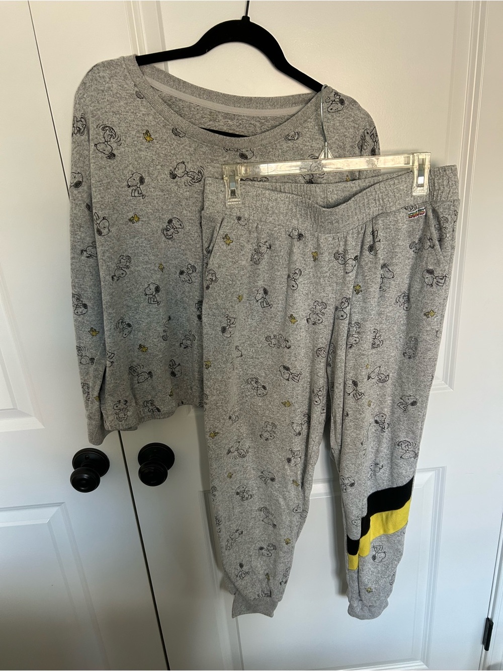 Peanuts Women's Gray & Yellow Snoopy Pajama Set